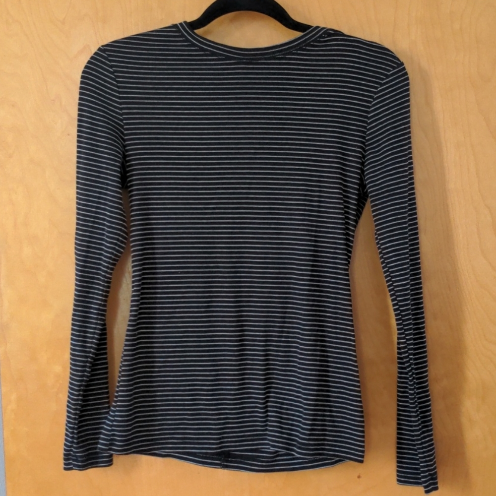 Last day to buy!Universal thread long sleeve tee